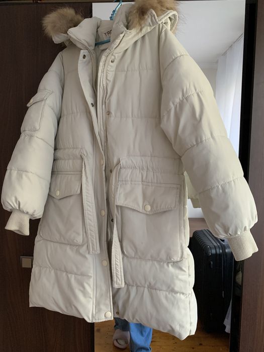 Пальто зимове дуже тепле.