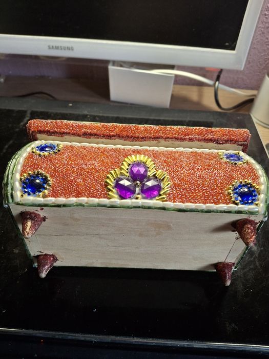 Скринька для прикрас.