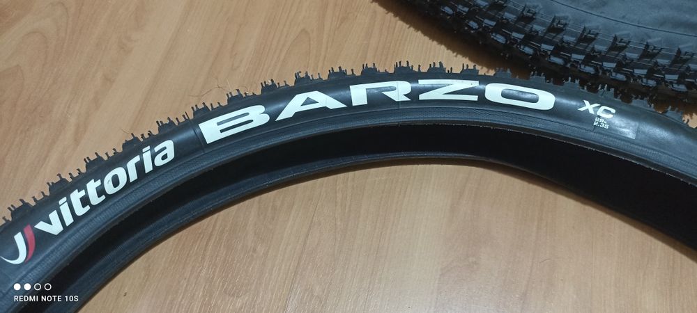 Par de Pneus Vitoria Barso