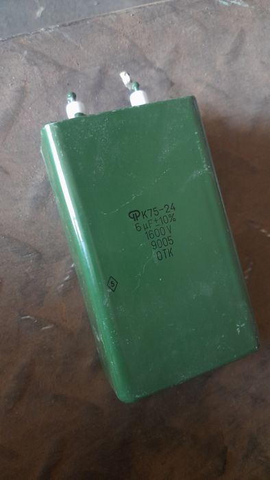 Конденсатор К75-24