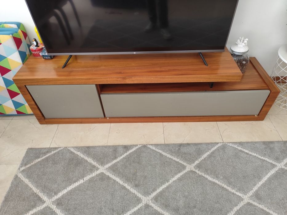 Vendo móvel TV em mau estado