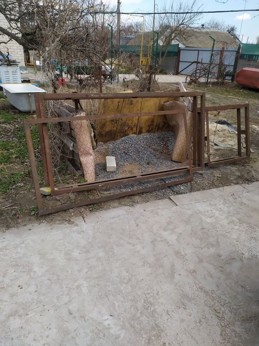 Рами металеві для дверей і погріба
