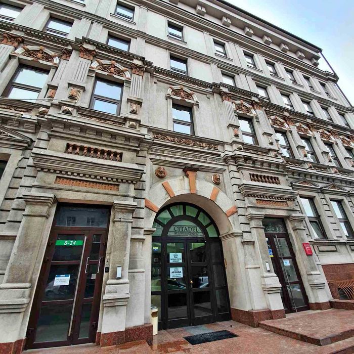 Оренда офіс-мансарда 216,2 кв.м в БЦ на вул. Січових Стрільців, 20