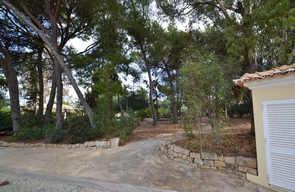Apartamento T1 com piscinas, MEO, wifi, churrasqueira e garagem