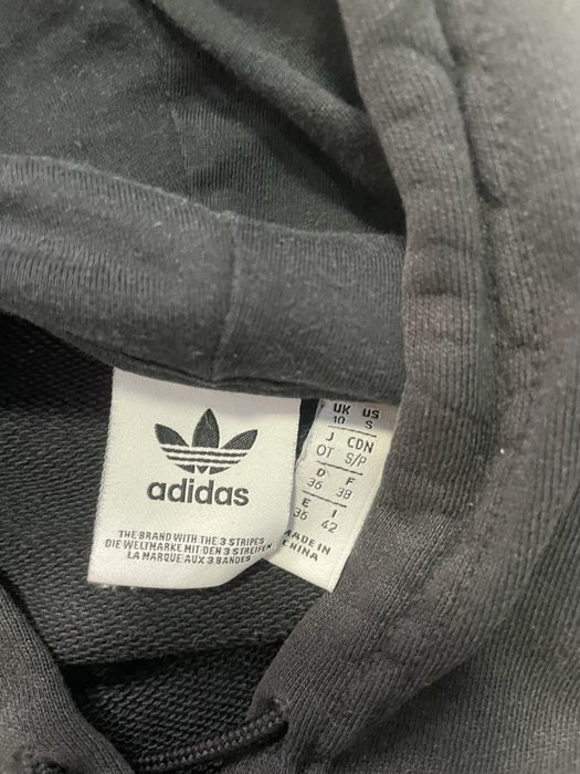 Кофта adidas.