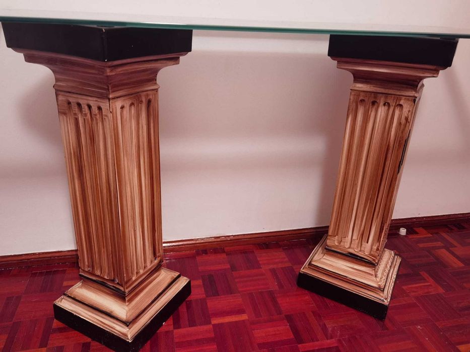 Colunas com tampo em vidro