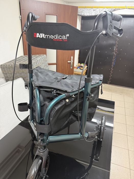 Balkonik trójkołowy aluminiowy z siedziskiem ARmedical