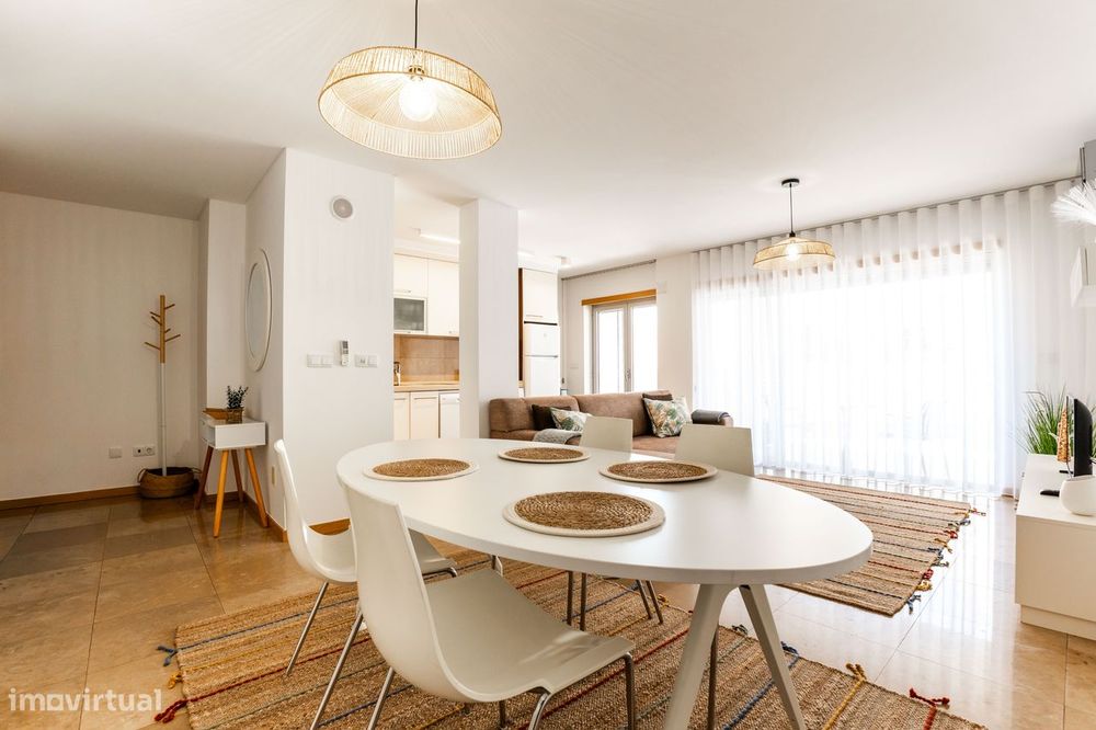 Apartamento T2, MOBILADO, com lugar de estacionamento, na Nazaré.