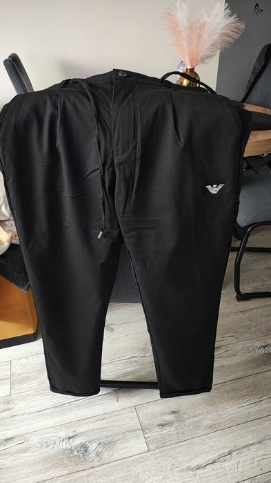 Eleganckie spodnie sportowe Armani XL/33