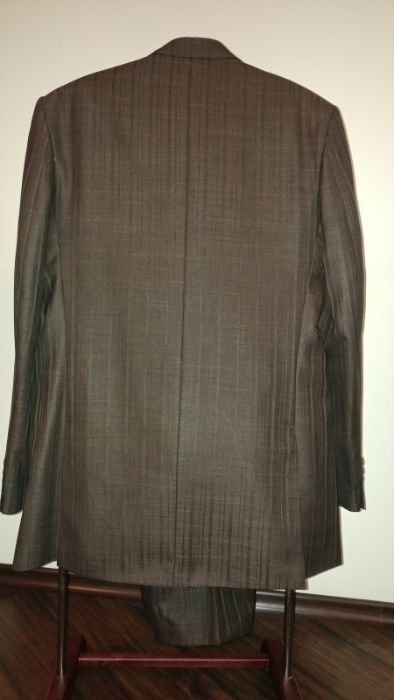 Продам мужской костюм Uomo lardini