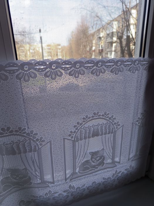 Гардина на окно с котятами в деревенском стиле