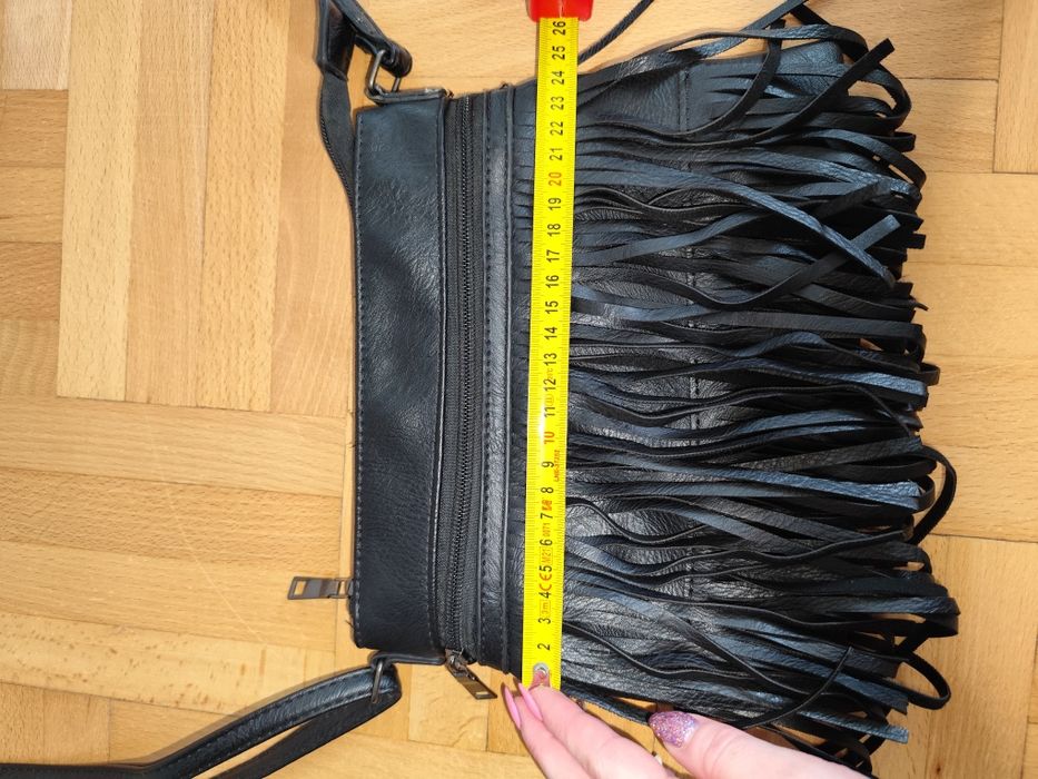 Mała listonoszka z frędzelkami