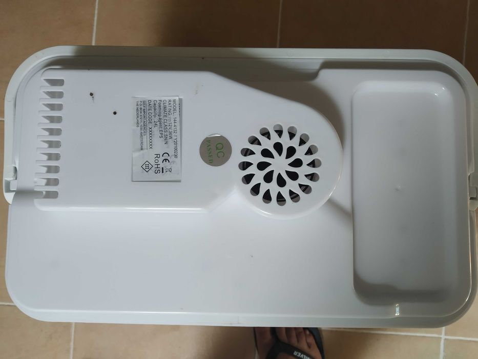 Mini arca frigorífica com isqueiro para carro.