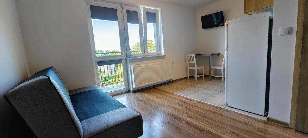 Bezczynszowe mieszkanie 1 pokojowe, w nowoczesnym apartamentowcu do wynajęcia tanio . Duży parking monitorowany. Super komunikacja do centrum Warszawy