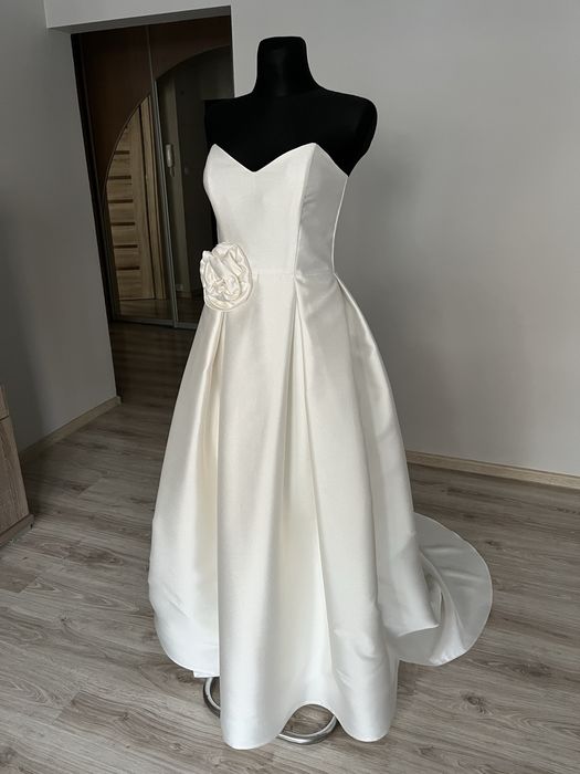 Suknia ślubna, rozmiar 40, klasyka i ponadczasowość