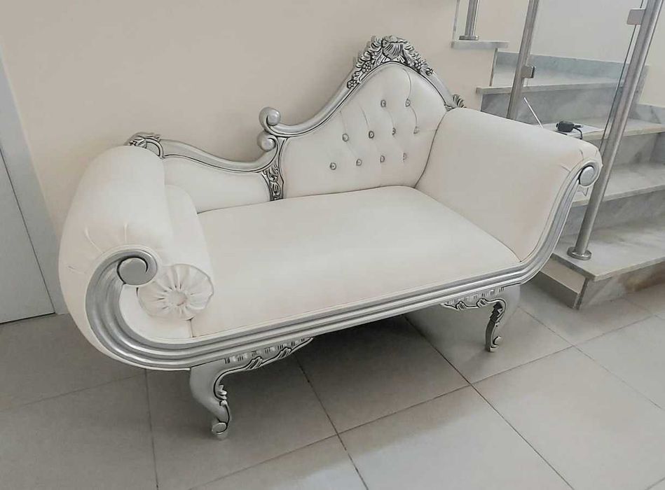 Divã Recamier / Chaise Longue Estilo Barroco (Branco e Prata) – Excelente Estado