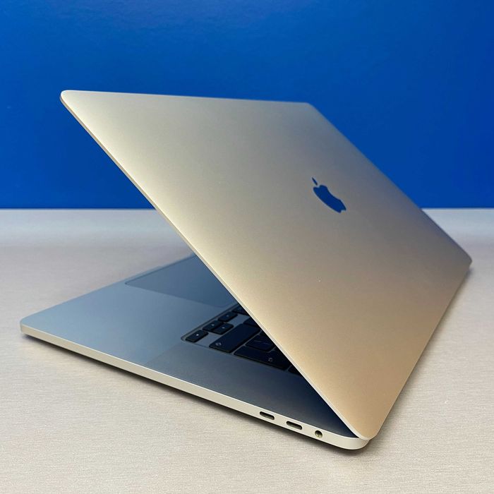 Apple MacBook Pro 16" - A2141 (i9/32GB/512GB SSD/Radeon Pro 5300M 4GB)