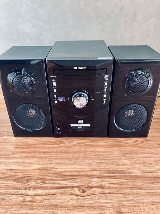 Продам музыкальный центр SHARP практически новый.