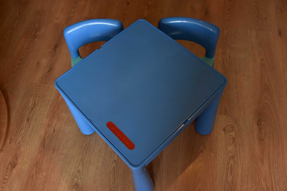 Stolik i dwa krzesełka niebieskie dla dzieci a'la IKEA Mamut