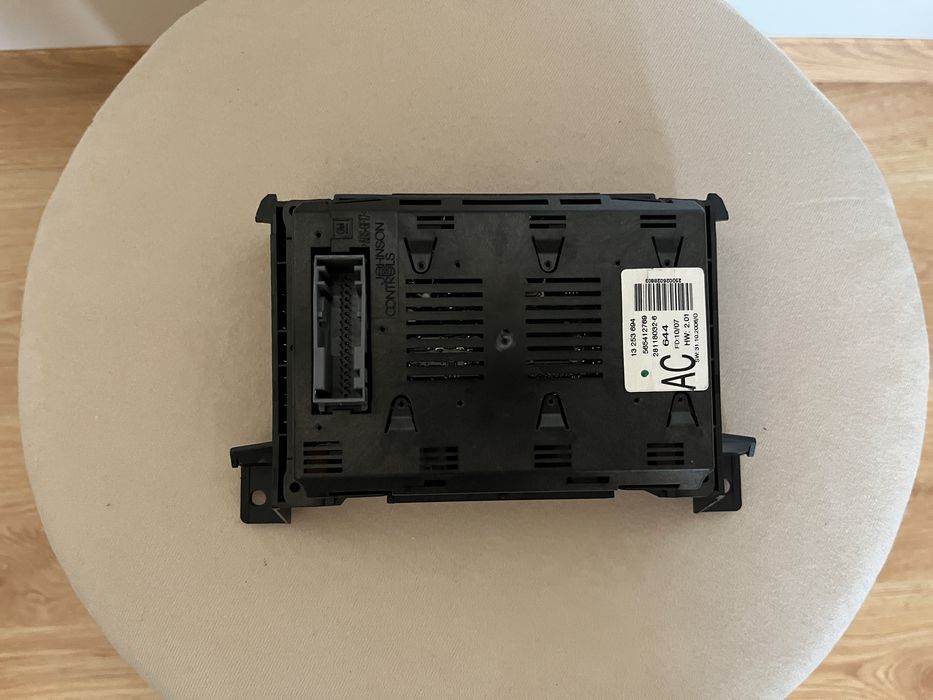 Radio CD30 MP3 z wyświetlaczem BID i ramką Astra h komplet