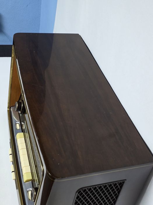 Rádio antigo reparado SABA