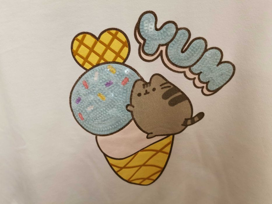 Pusheen T-shirt - Reserved