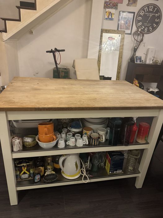 Ilha e 2 Bancos de Cozinha IKEA