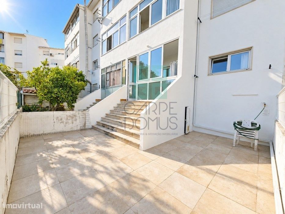 Apartamento T1 renovado em Cascais
