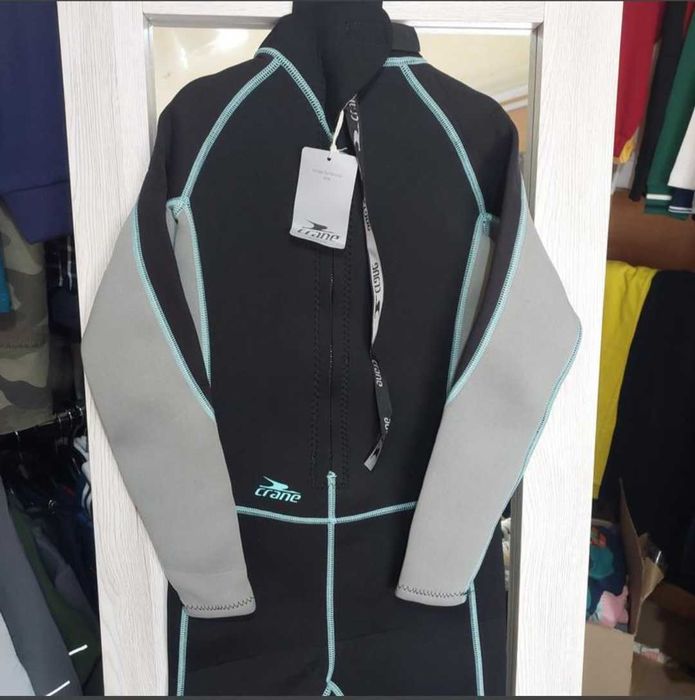 Гідрокостюми суцільні