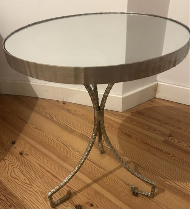 Vendo mesa apoio (valor negociável)