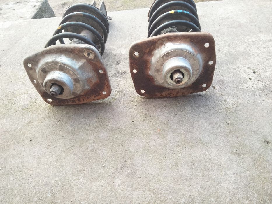 Продам передні стійки Пежо Експерт під реставрацію