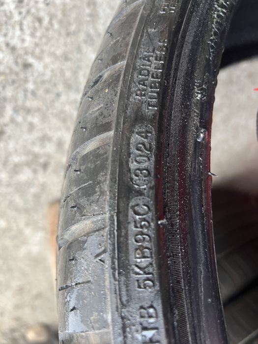 Літня Резина 235/30 R22, практично нова, Комплект!