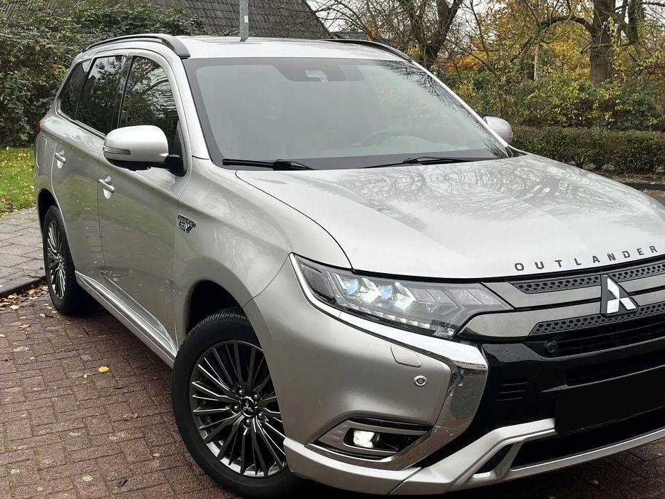 Ми підберемо авто саме для тебе! Вкажи свої критерії, і ми знайдемо ідеальний варіант серед понад 4000 авто в наявності або замовимо із США з економією до 40%. Пиши нам вже зараз, щоб отримати персональну консультацію!