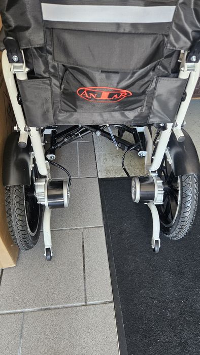 Wózek inwalidzki elektryczny AT52304 NOWY