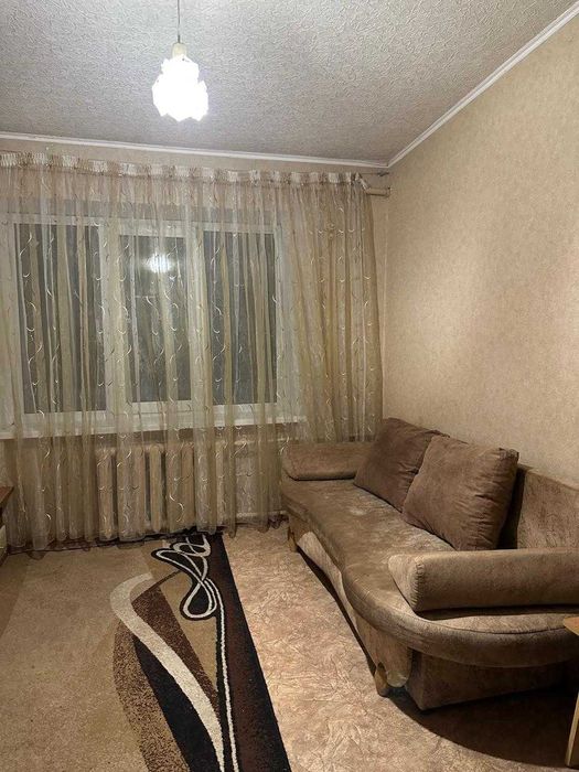 Продаж кімнати в комунальній квартирі в районі Червоного мосту