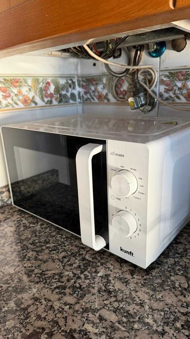 Micro-ondas Kunft com Grill 900W