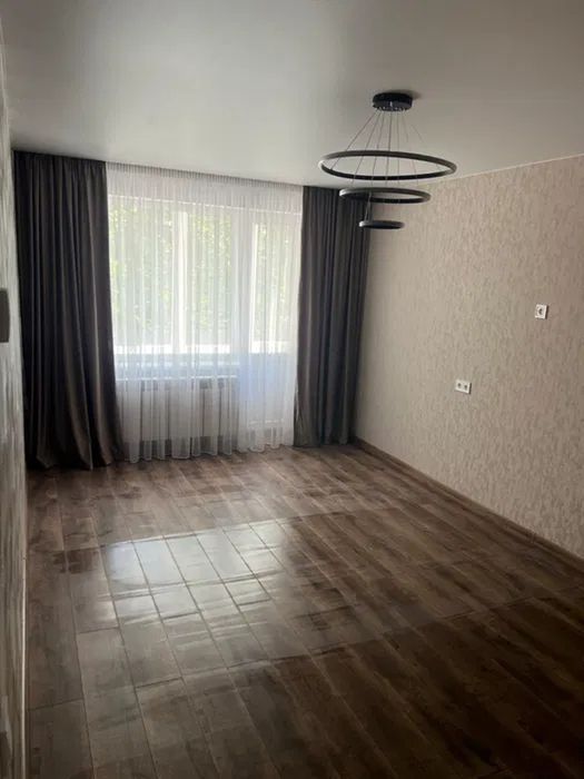 Продаж 1 кімнатної Кр ринок на 2 поверсі