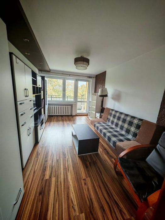 4-pokojowe mieszkanie 60,5m² – częściowo umeblowane, piwnica, balkon.