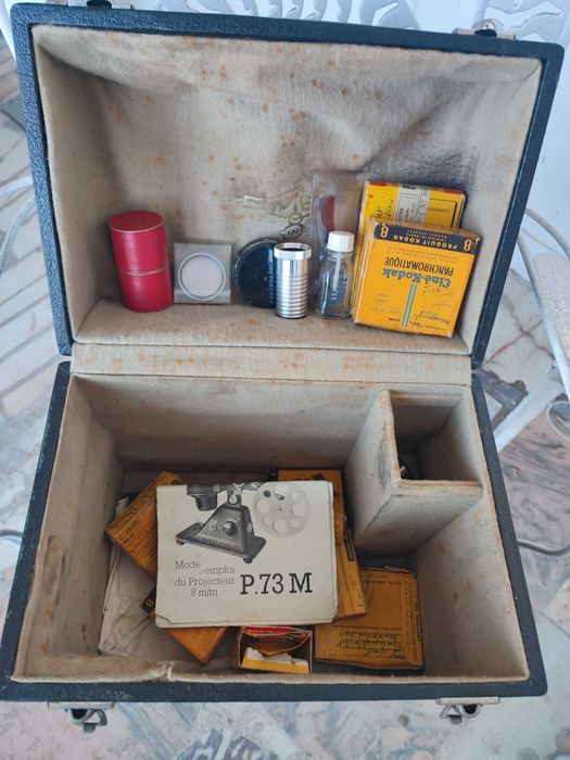 Projetor Antigo com acessórios e Tela