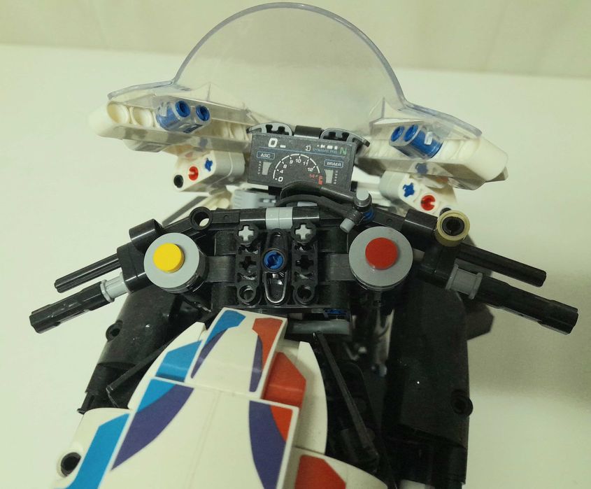Mota BMW M 1000 RR da Lego Technic.