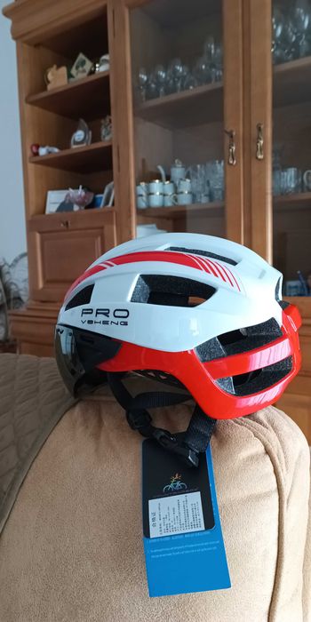 Capacete de ciclismo com viseira