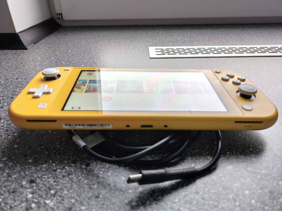 Nintendo Switch lite żółty sprawny