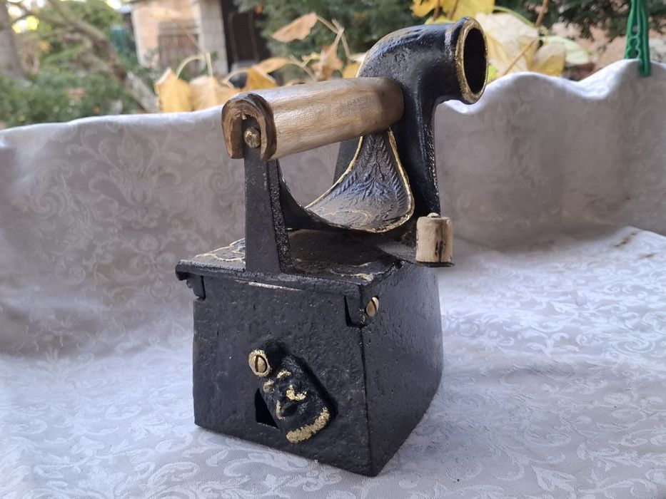 Żelazko węglowe typ komin.