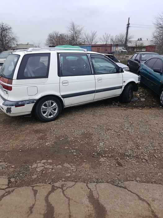 Продам двери MITSUBISHI SPACE WAGON  94гв 2.0 бензин