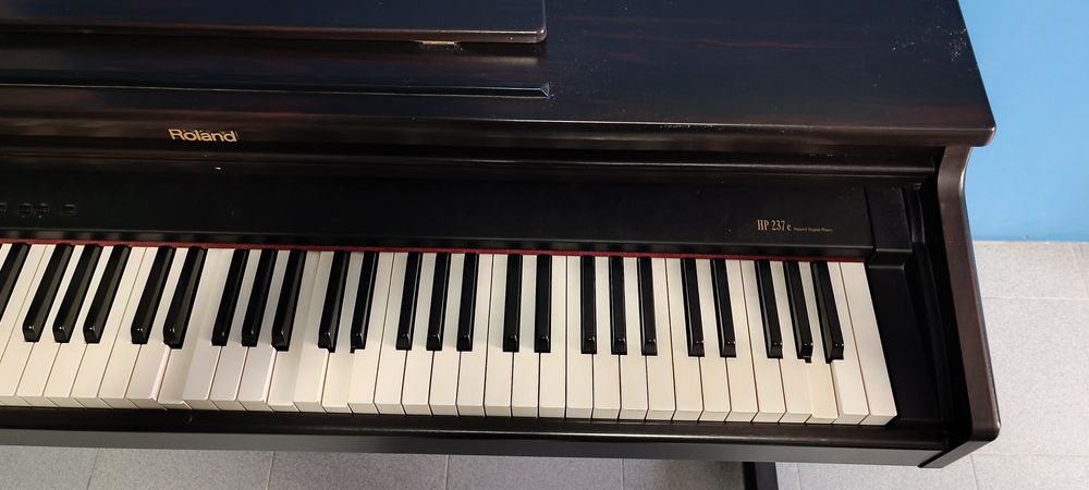 Roland Digital Piano HP 237 e (Ver descrição)