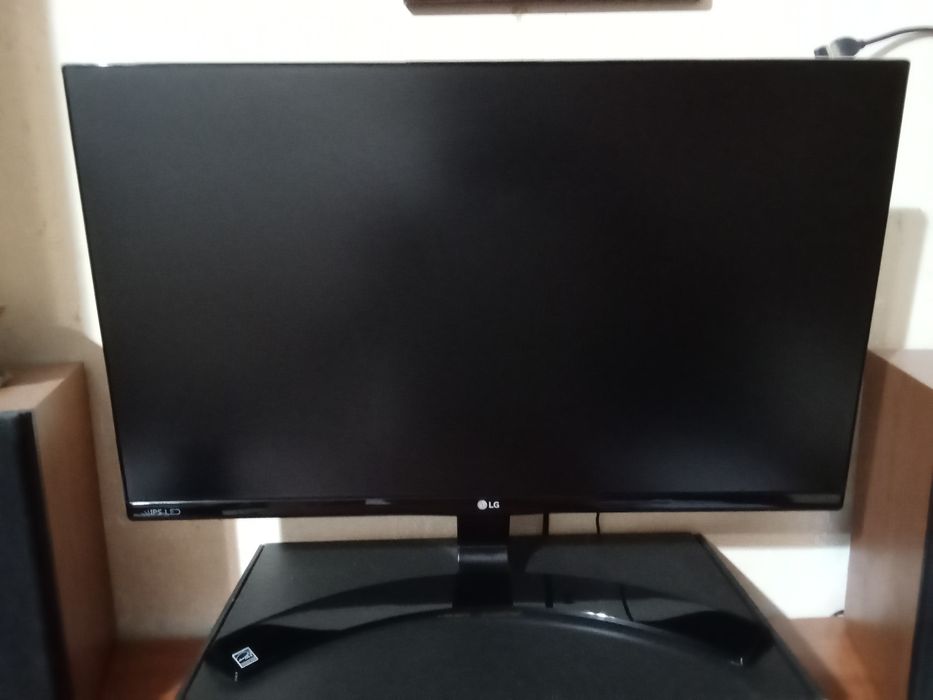 Монитор Lg 22mp68vq