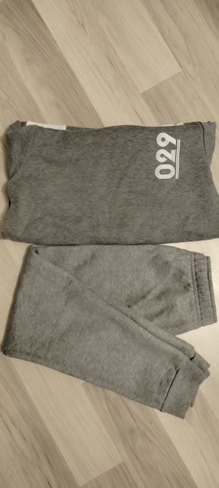 Komplet dresowy rozmiar 140