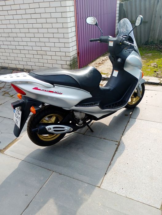 Продам скутер Сузукі авеніс 150