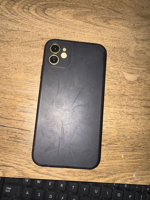 IPhone 11 Żółty pekniety ekran
