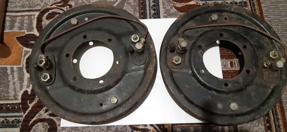 Гальмівний щит УАЗ в зборі